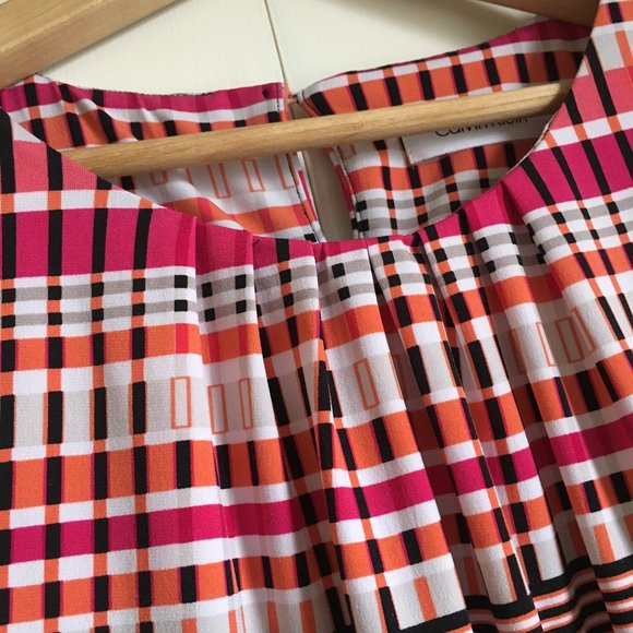 Calvin Klein Retro Geometric Print Pleated Stretchy Tank Top - Picture 6 of 14